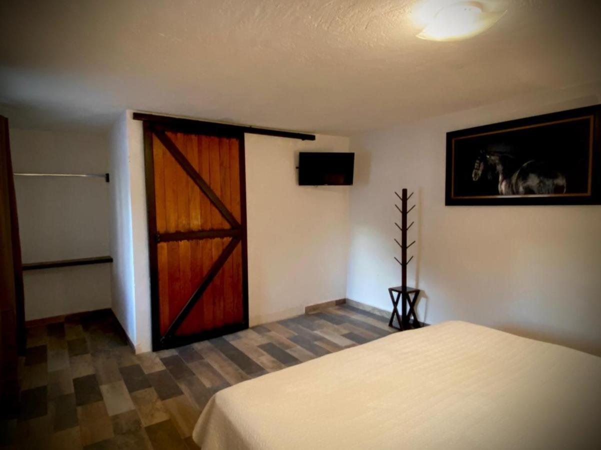Cabanas, Suites Y Habitaciones Rancho San Jorge Bernal Esterno foto