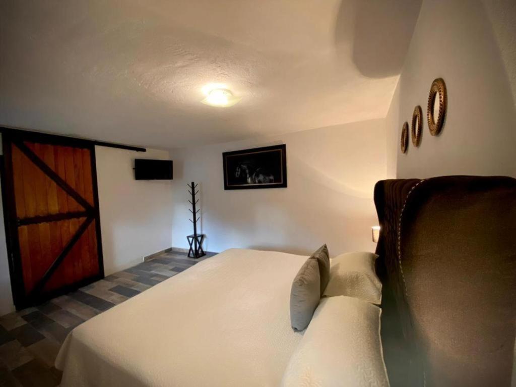 Cabanas, Suites Y Habitaciones Rancho San Jorge Bernal Esterno foto
